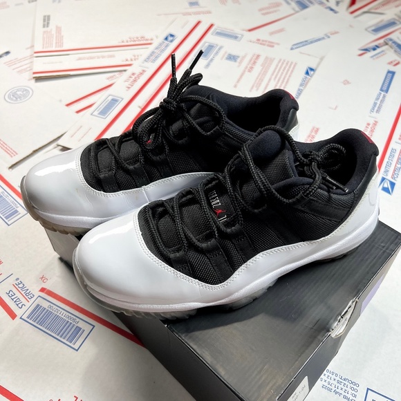 Air Jordan 11 Low - TUXEDO - Men\'s Size 8 - Retro MINT CONDITION! main image 7